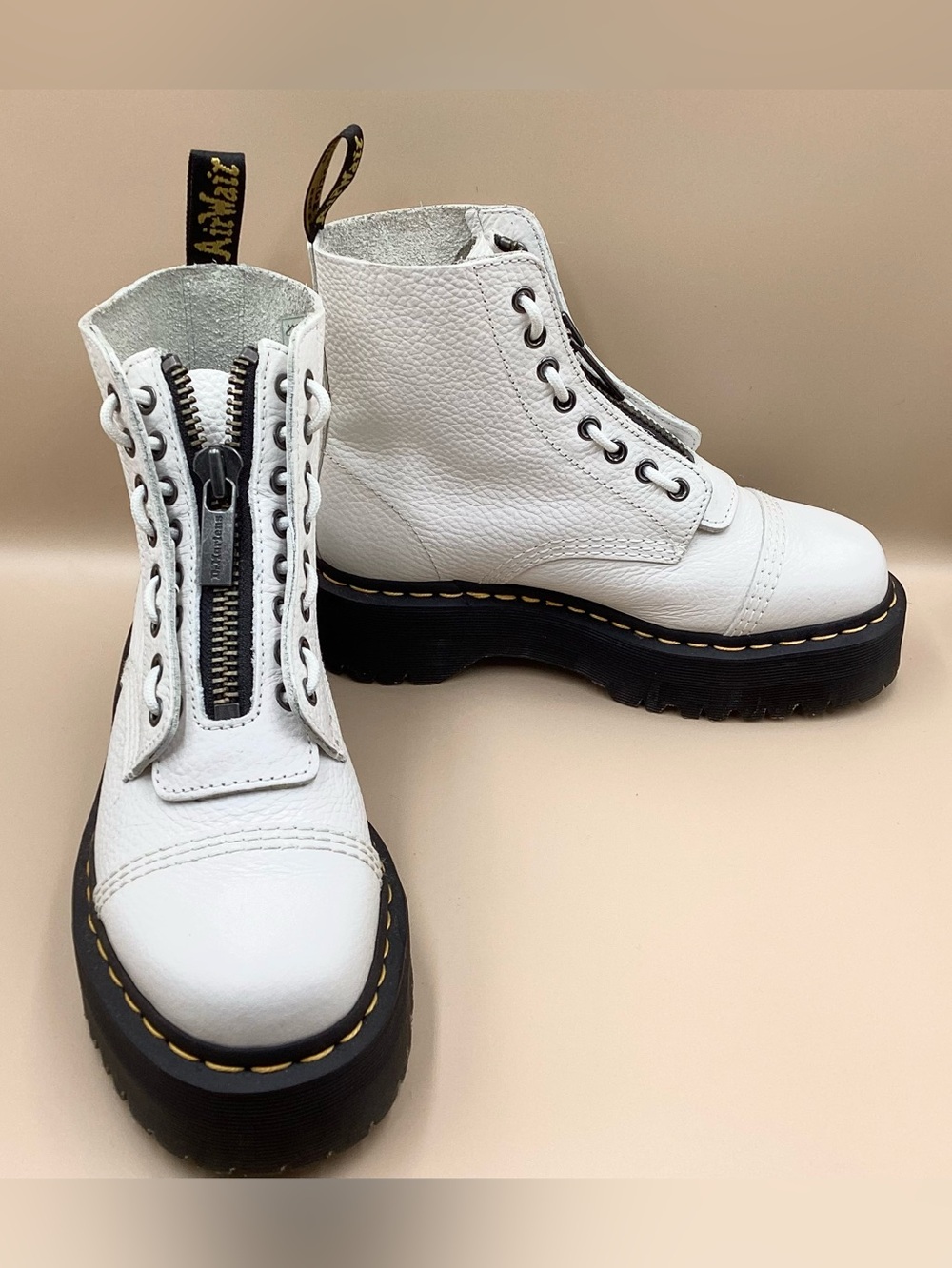 Like New Dr. Martens White Leather Sinclair Platform Lace-Up Boots Size 8 - Picture 5 of 11